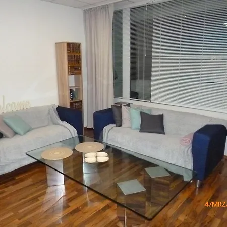 Apartment Mit Kuche- Loggia- Wifi